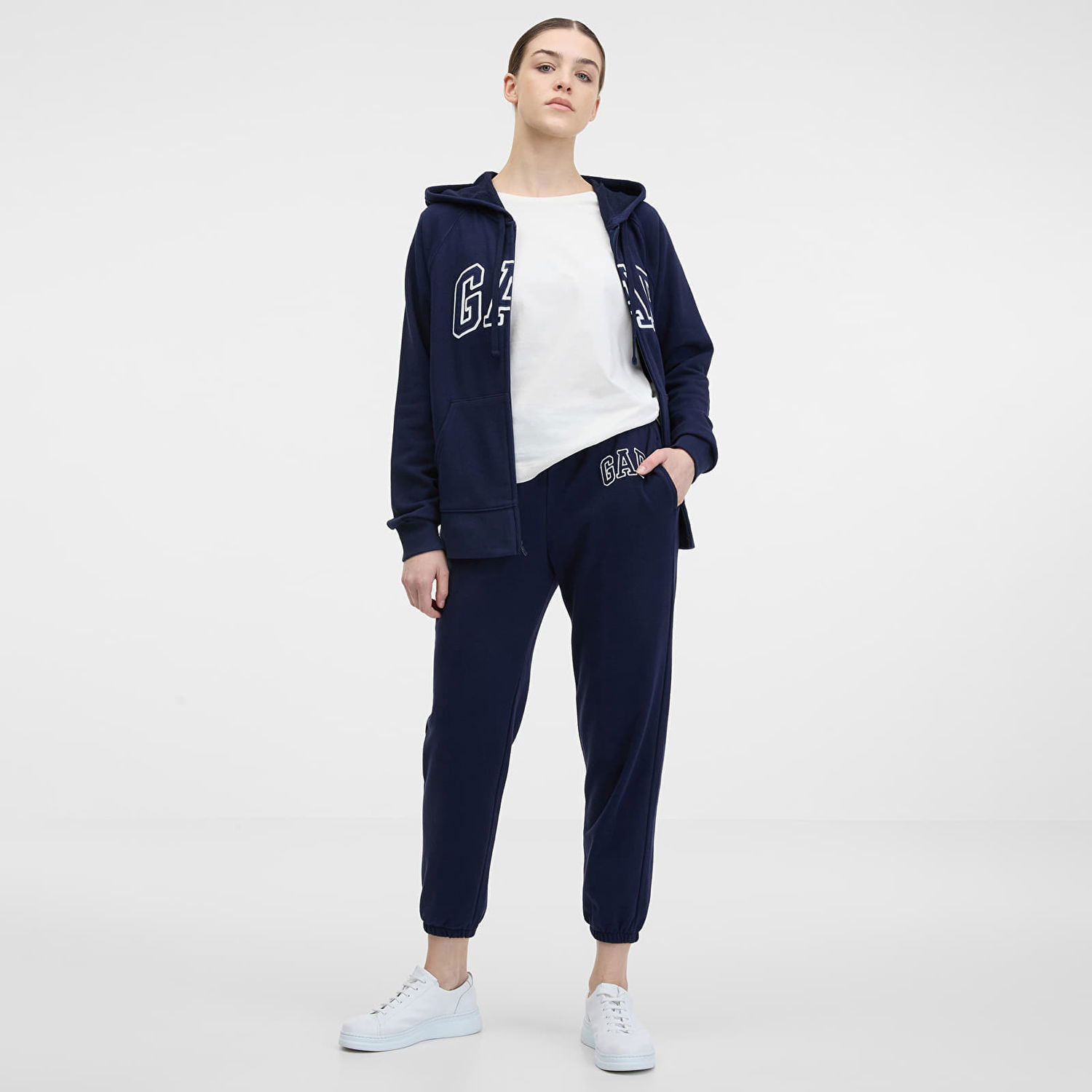 Панталони GAP Logo Joggers Navy Uniform Тъмно синьо | 889527-03, 1