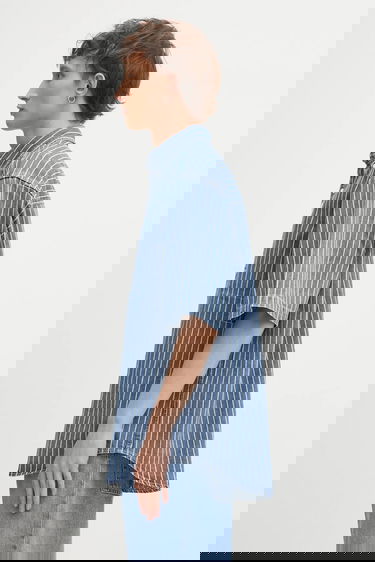 Риза AAPE by A Bathing Ape Relaxed Fit Short-Sleeved Striped Denim Button-Down Shirt Синьо | AAPSRM8515XAO, 1