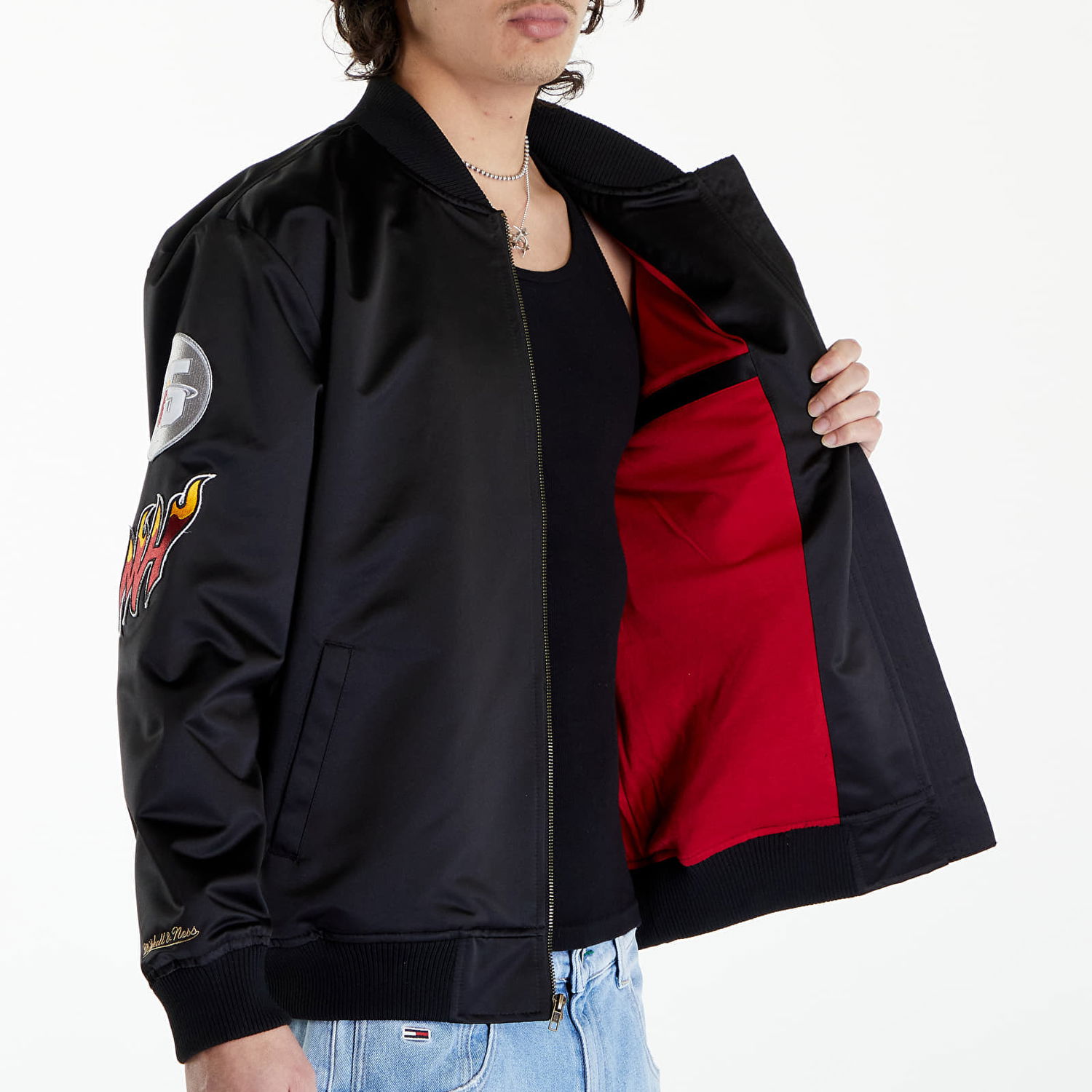 Яке бомбър Mitchell & Ness NBA Lightweight Satin Bomber Vintage Logo Heat Black Черно | SJKT6599-MHEYYPPPBLCK, 1