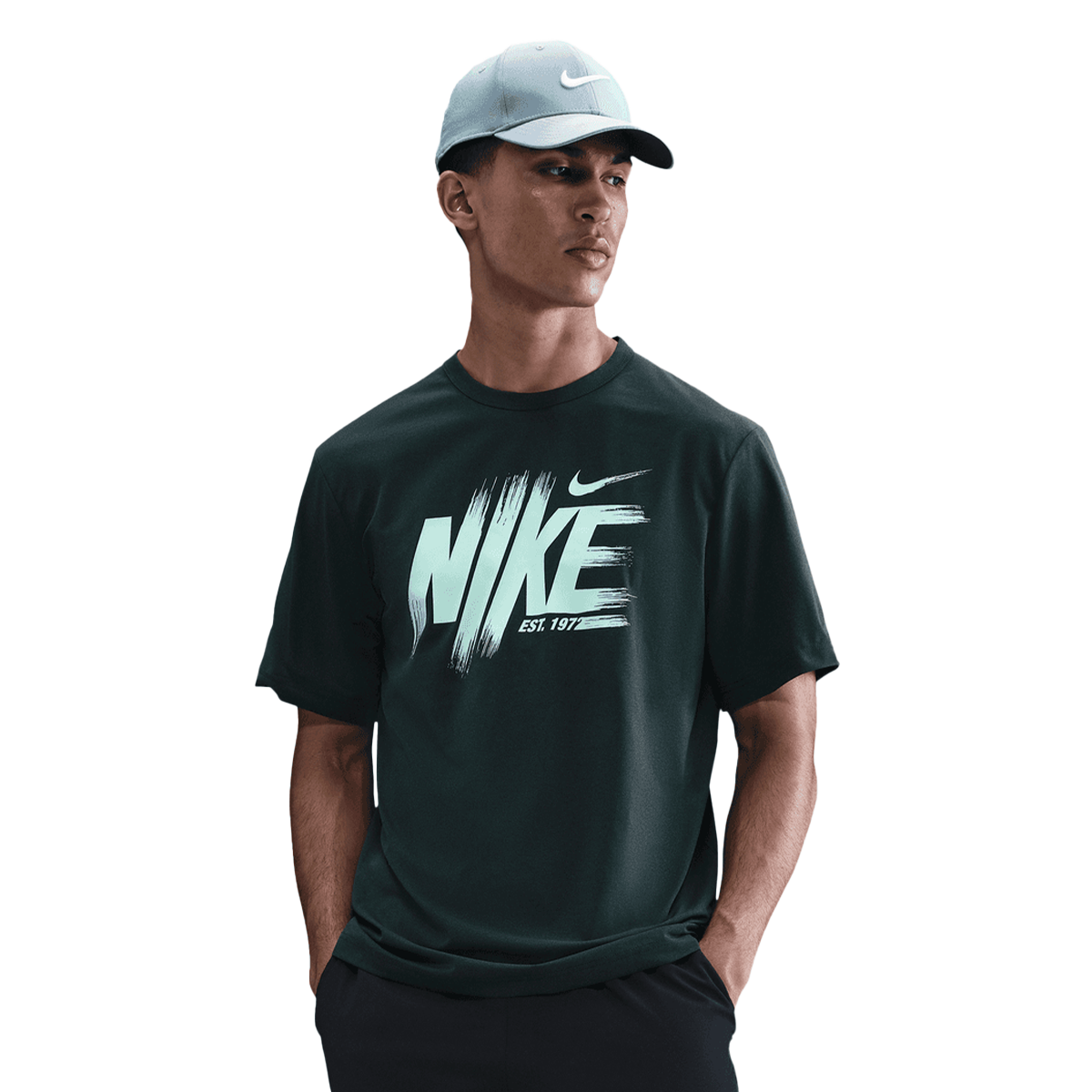 Тениска Nike Men's Nike UV Hyverse Graphic T-Shirt Зелено | HV0381-390, 0