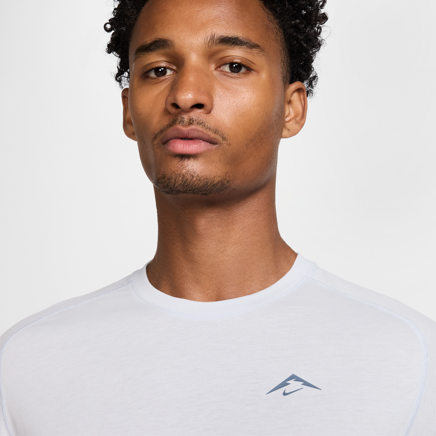 Тениска Nike Nike Solar Chase Dri-FIT Short Sleeve Running T-Shirt Бяло | HJ3580-085, 1