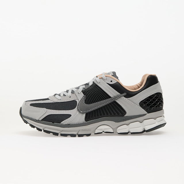 Air Zoom Vomero 5