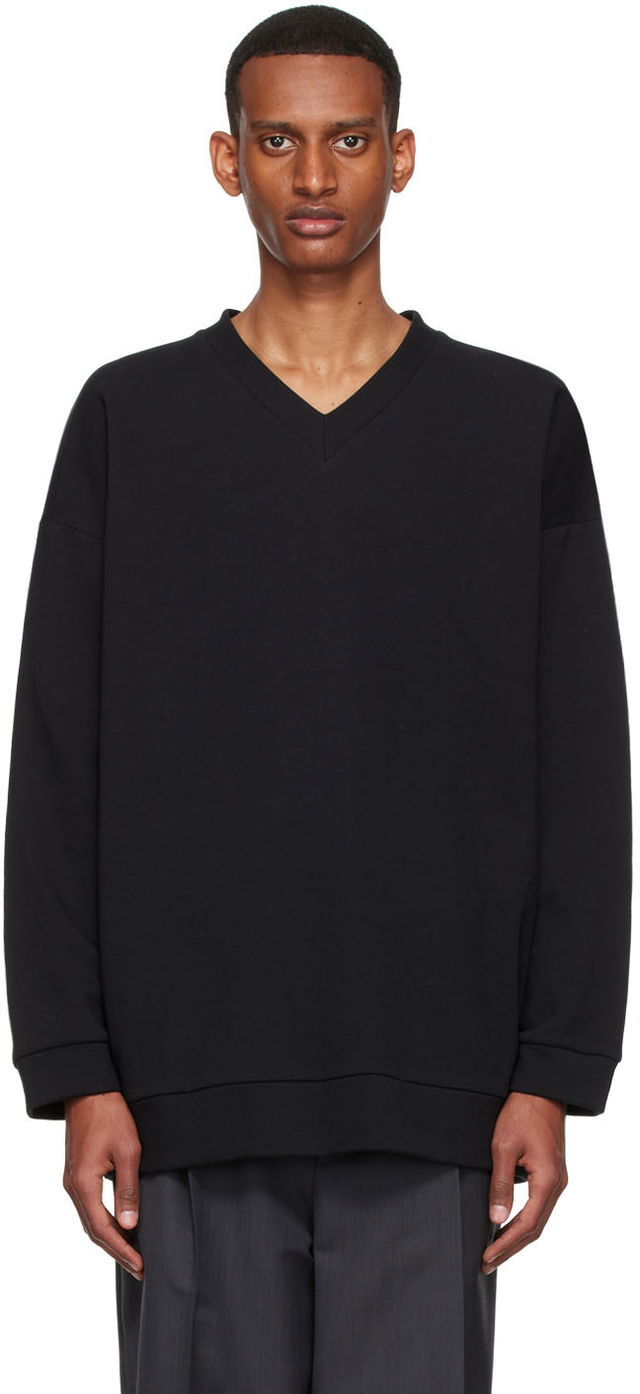 Exclusive Essen V-Neck Sweater