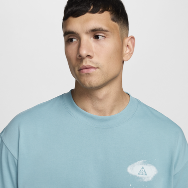 Тениска Nike ACG OC Galaxy T-Shirt in Denim Turqoise, Size Large | END. Clothing Синьо | FZ5275-464, 1