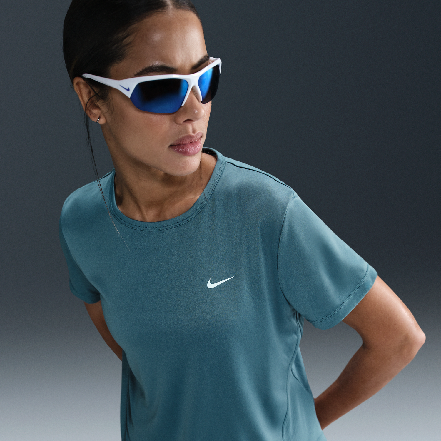 Слънчеви очила Nike Dri-FIT Tempo Short Sleeve Running T-Shirt Тюркоазено | HQ0648-006, 0