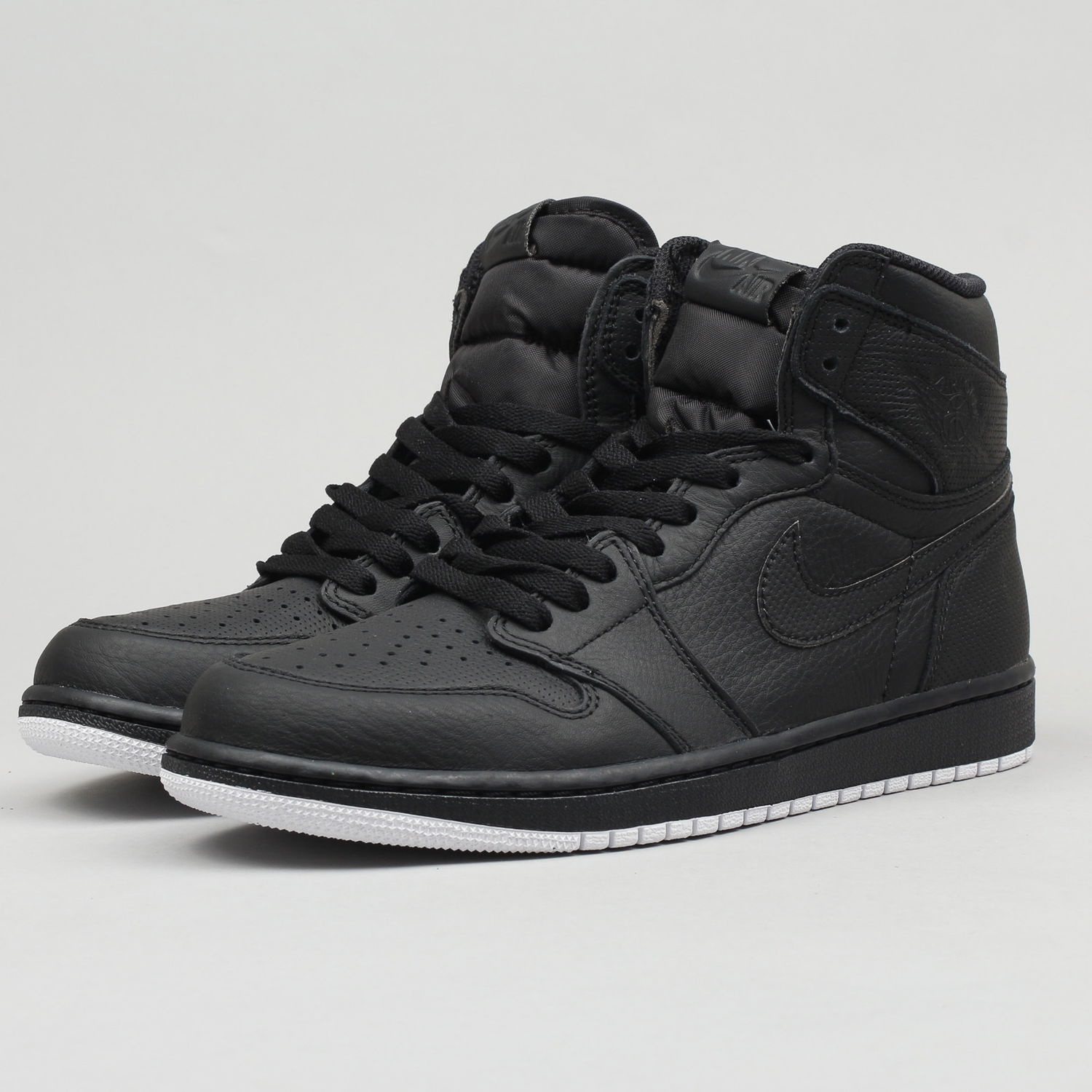 Кецове и обувки Jordan Air Jordan 1 Retro High OG "Perforated" Черно | 555088-002, 1