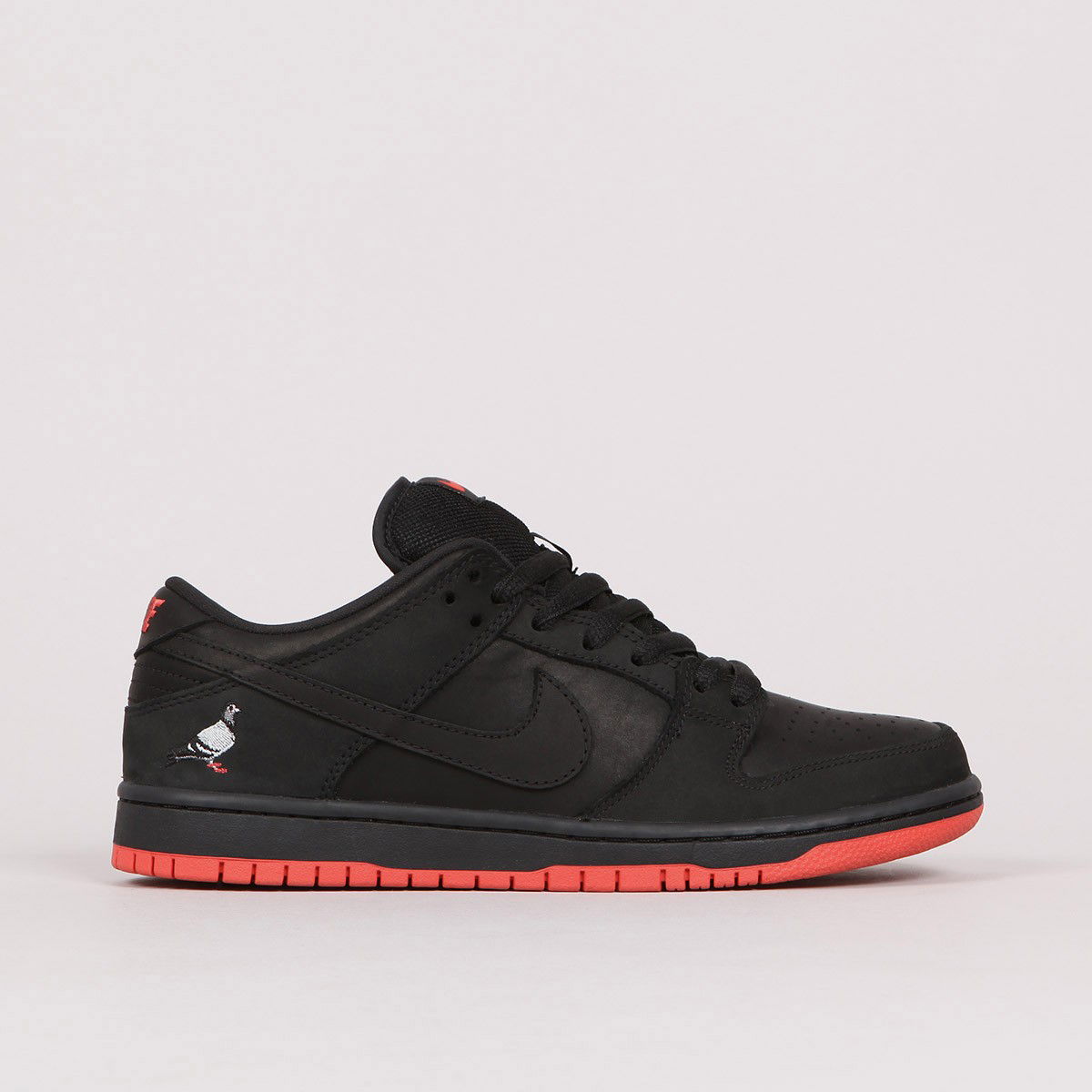Кецове и обувки Nike SB Jeff Staple x Dunk Low Pro SB "Black Pigeon" Черно | 883232-008, 0