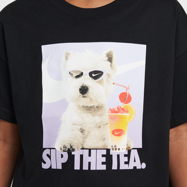 Тениска Nike Nike Sportswear Sip The Tea Graphic T-Shirt Черно | HQ2337-010, 1