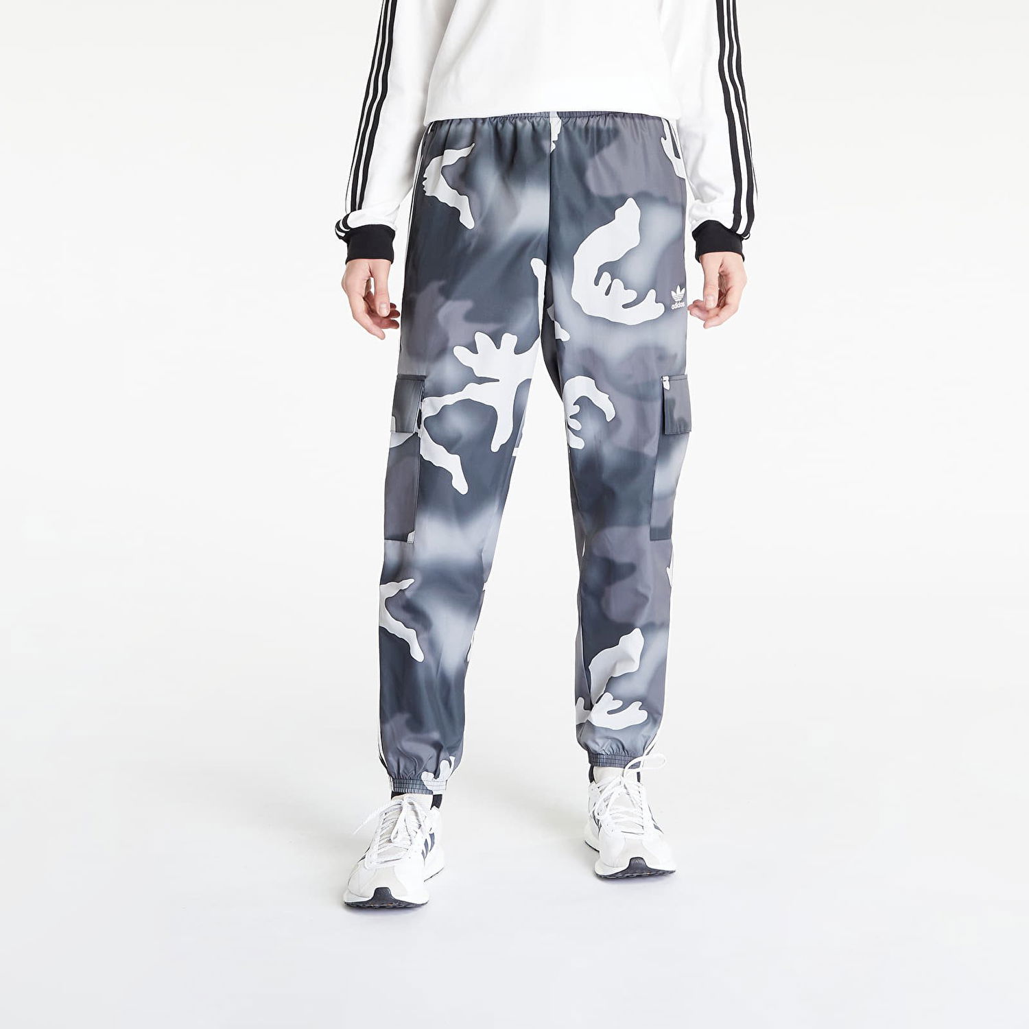 Карго панталони adidas Originals Camo Cargo Pant Сиво | IC5733, 0