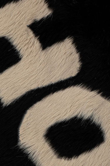 Шал 032C Faux Fur Scarf With Lettering Черно | F24-UAW-3303-050, 3
