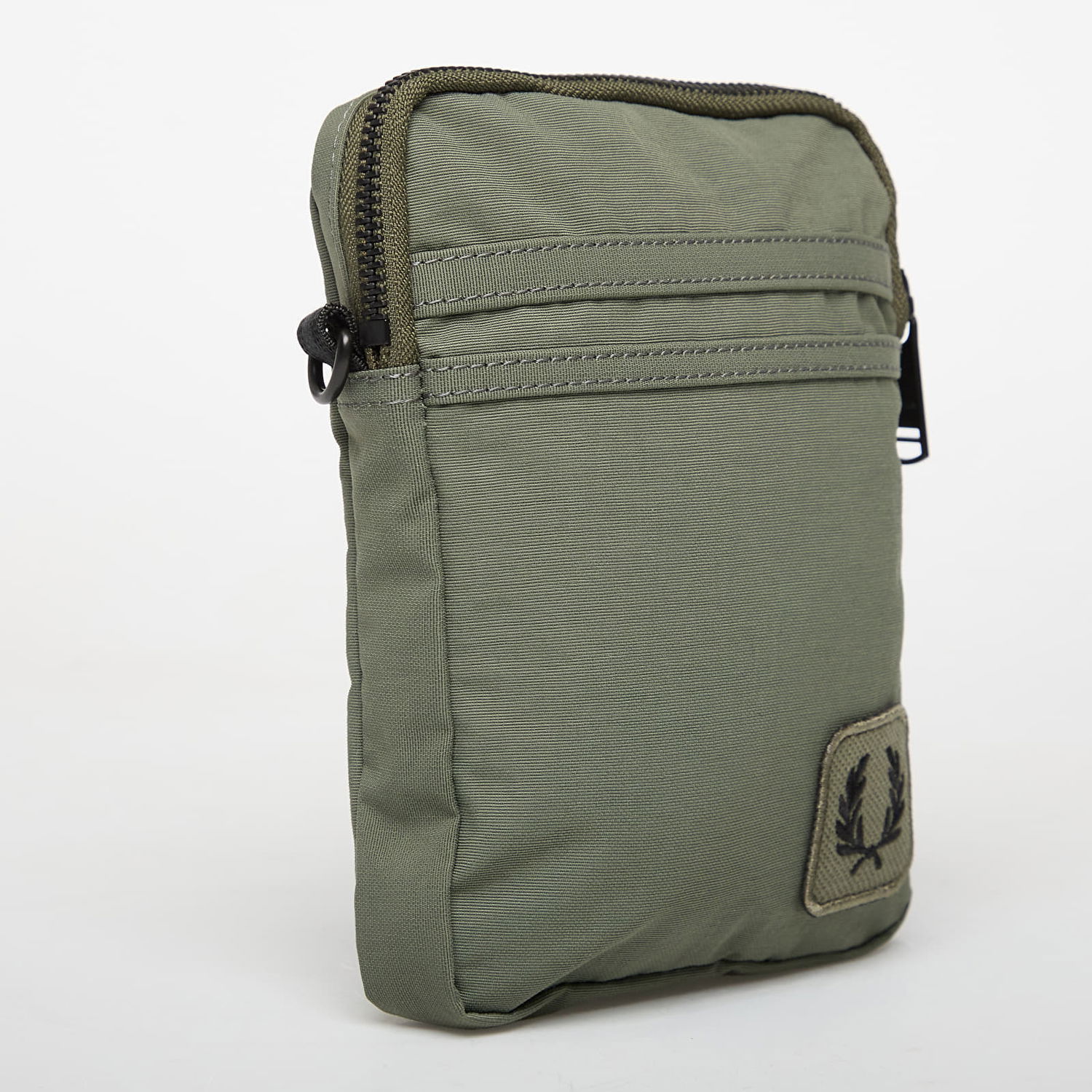Чанта през рамо Fred Perry Nylon Badge Small Side Bag Зелено | L1194 X21, 1