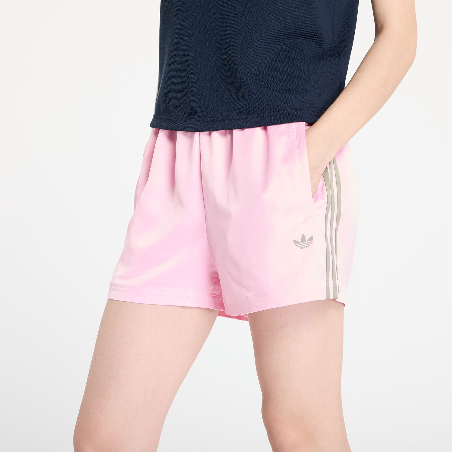 Къси панталони adidas Originals adidas Originals Satin Shorts with Stripes Розово | KD2282, 1