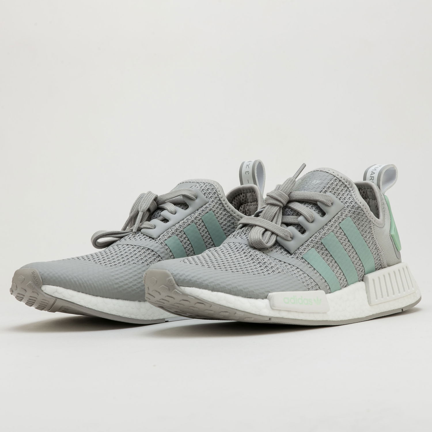 Кецове и обувки adidas Originals NMD_R1 Сиво | FV9152, 1