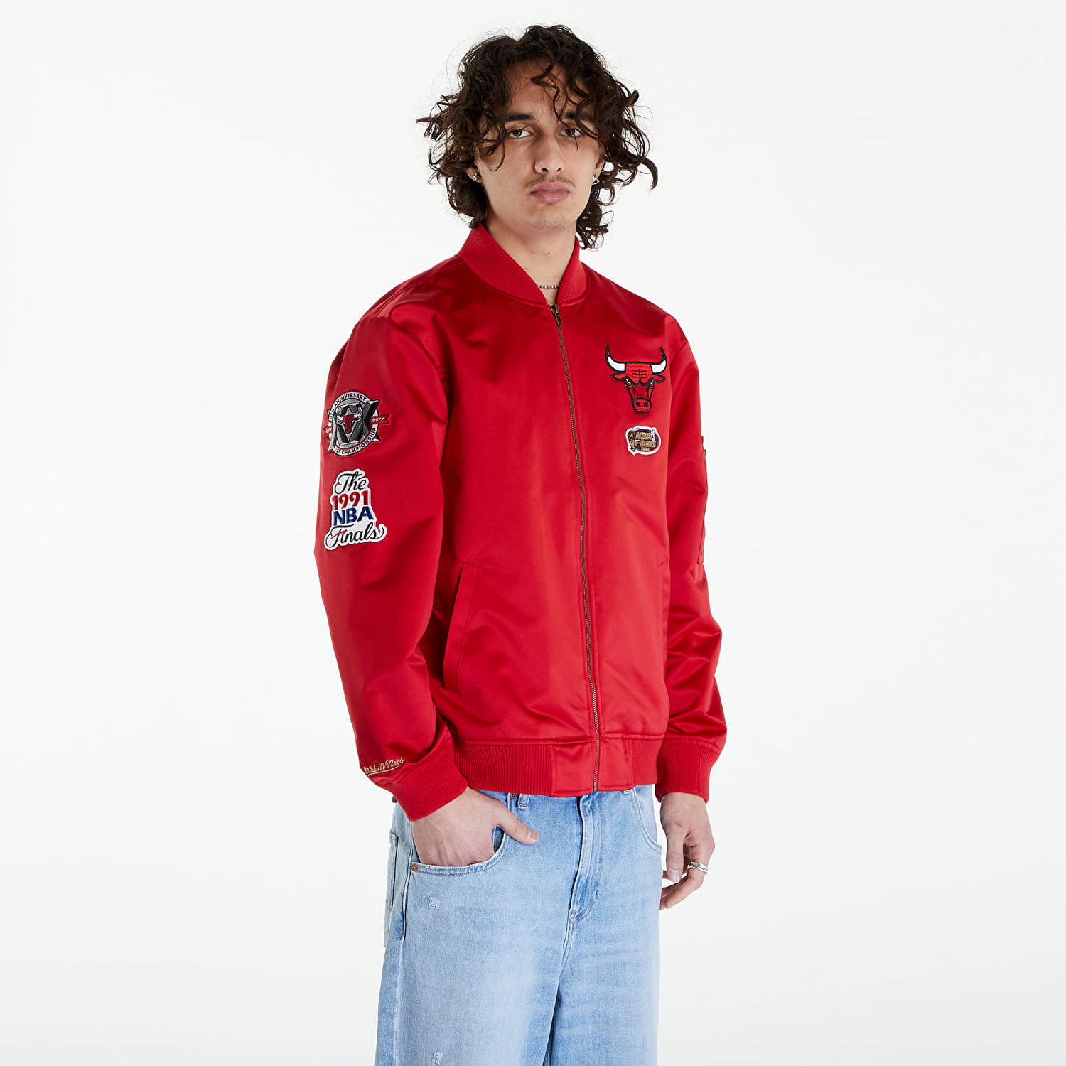 Яке бомбър Mitchell & Ness NBA Lightweight Satin Bomber Vintage Logo Bulls Red Червено | SJKT6599-CBUYYPPPSCAR, 0