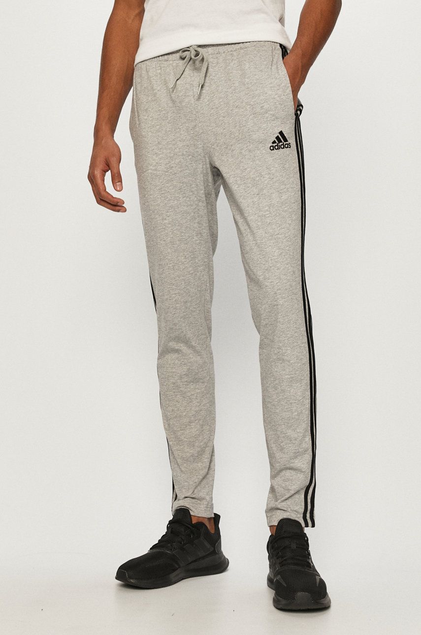 Спортни панталони adidas Originals Adidas Designed 2 Move 3-Stripes Track Pants Сиво | GK8998, 0