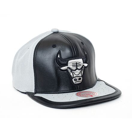 Шапка с козирка Mitchell & Ness Chicago Bulls Day One Snapback Hat Сиво | 6HSSMM19224-CBUBKGY