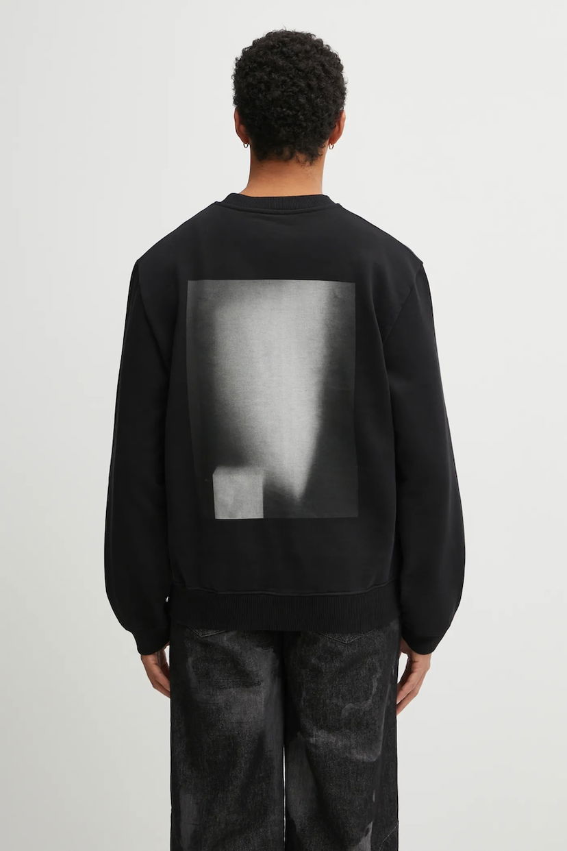 Суитчър HELIOT EMIL Heliot Emil AW25 Printed Sweatshirt Черно | AW25.M.08.086.BLK01