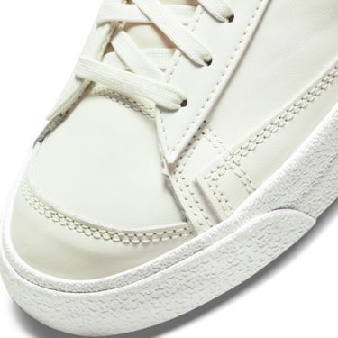 Кецове и обувки Nike Blazer Mid '77 SE W Бежово | DH9633-100, 4