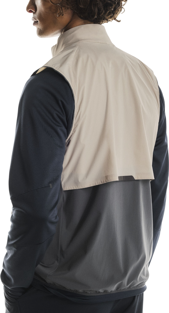 Жилетка On Running Running Weather Vest Бежово | 1mf30193557, 1