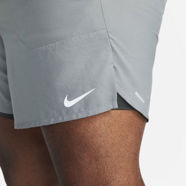 Къси панталони Nike Dri-FIT Stride 2-In-1 Running Shorts Сиво | DM4759-084, 2