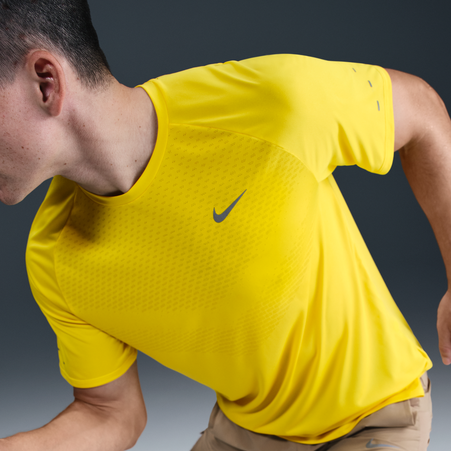 Тениска Nike Nike Stride Dri-FIT ADV Short Sleeve Running T-Shirt Жълто | HV5203-718, 1
