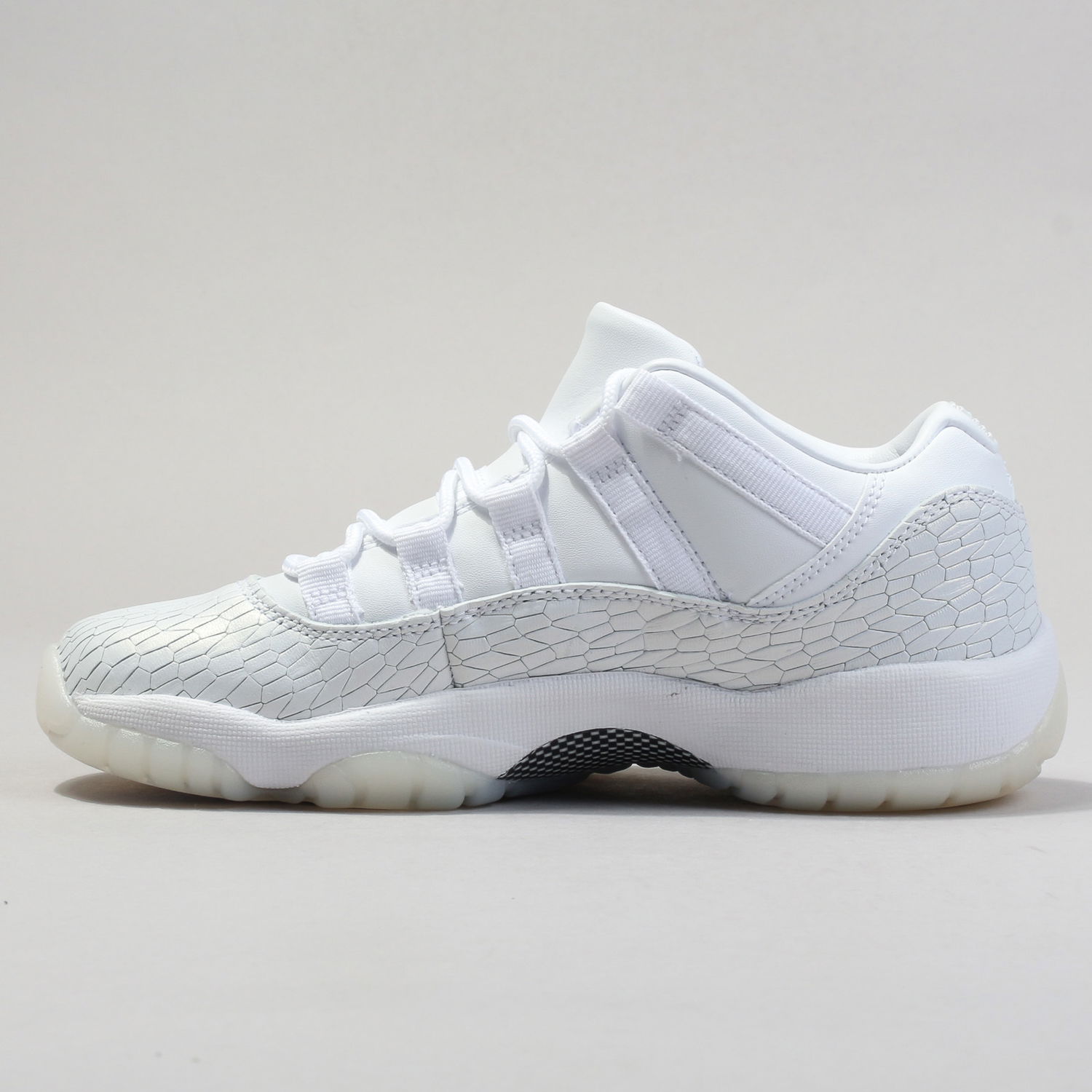 Кецове и обувки Jordan Air Jordan 11 Retro Low Premium "Frost White" GS Бяло | 897331-100, 0