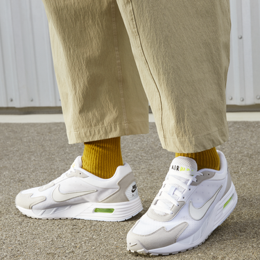 Кецове и обувки Nike Air Max Solo Сиво | DX3666-003, 2
