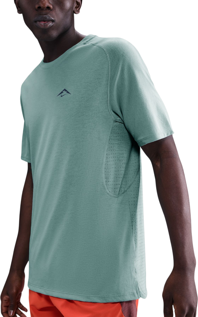 Тениска Nike Short Sleeve T-Shirt with Perforated Panels Solar Chase Зелено | hj3580-017