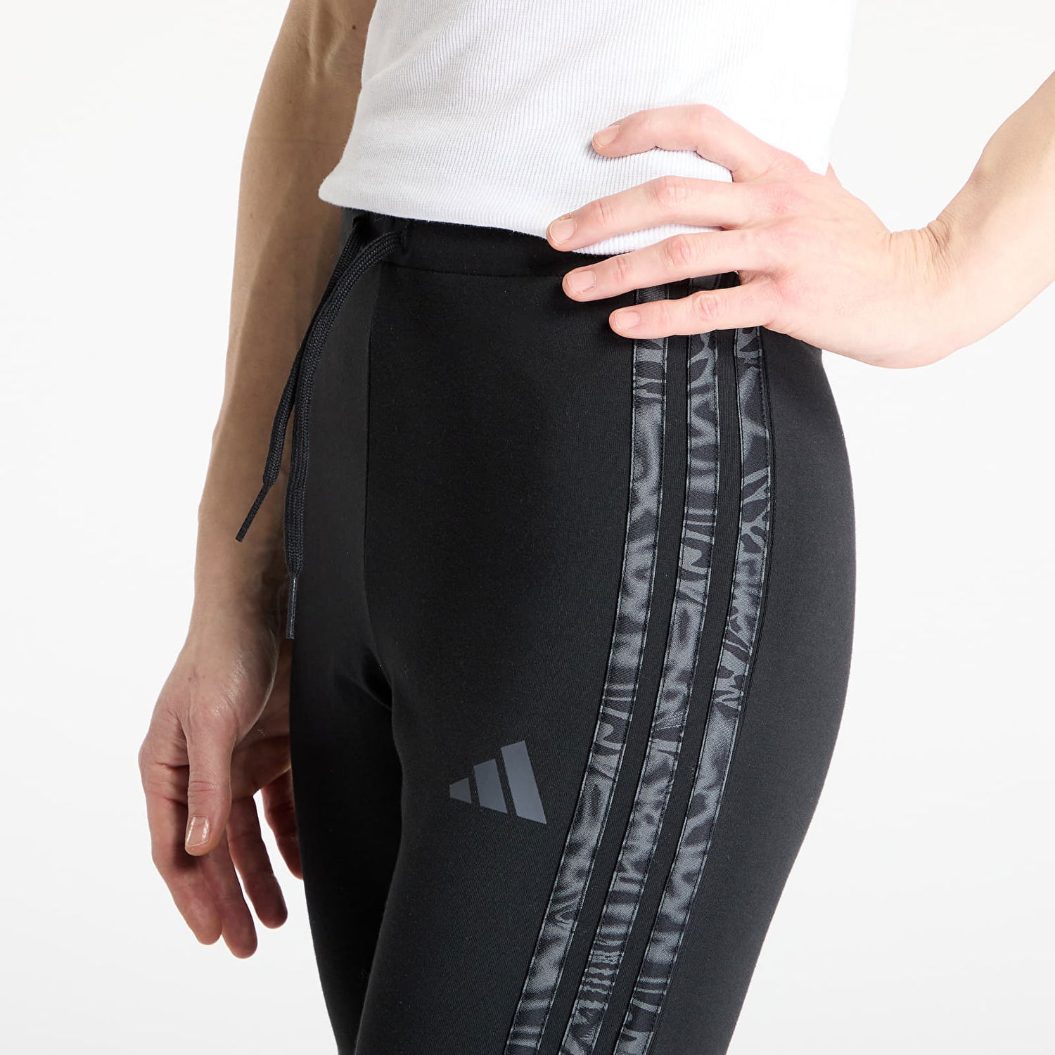 Спортни панталони adidas Originals Essentials 3 Stripes Print Leggings Черно | JG6237, 1