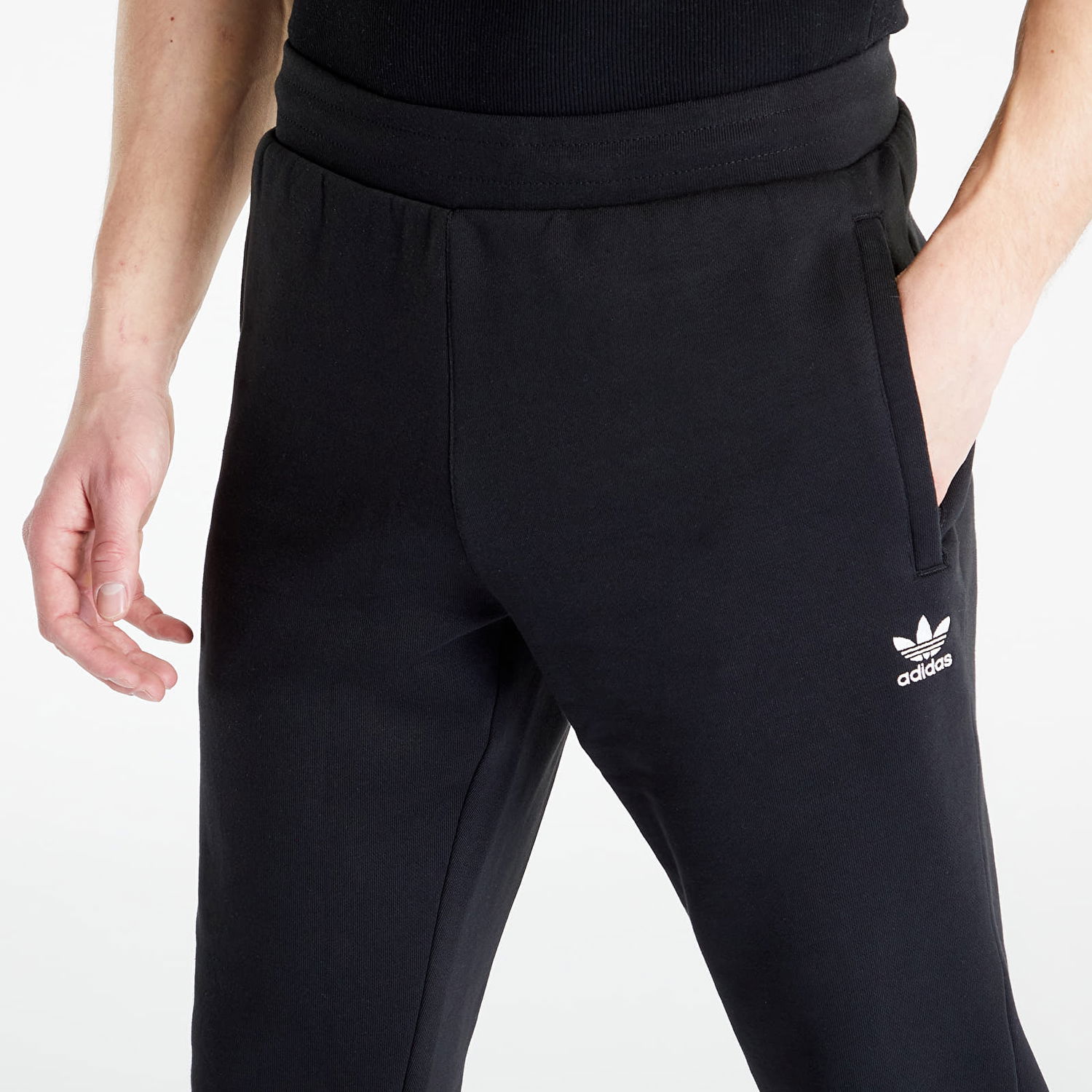 Спортни панталони adidas Originals Essentials Pants Черно | IA4837, 1