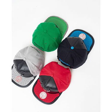 Шапка с козирка Mitchell & Ness Chicago Bulls Day One Snapback Hat Сиво | 6HSSMM19224-CBUBKGY, 6