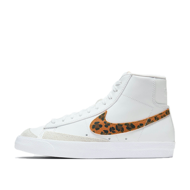 Кецове и обувки Nike Blazer Mid '77 SE Wmns Бяло | DA8736-101, 1