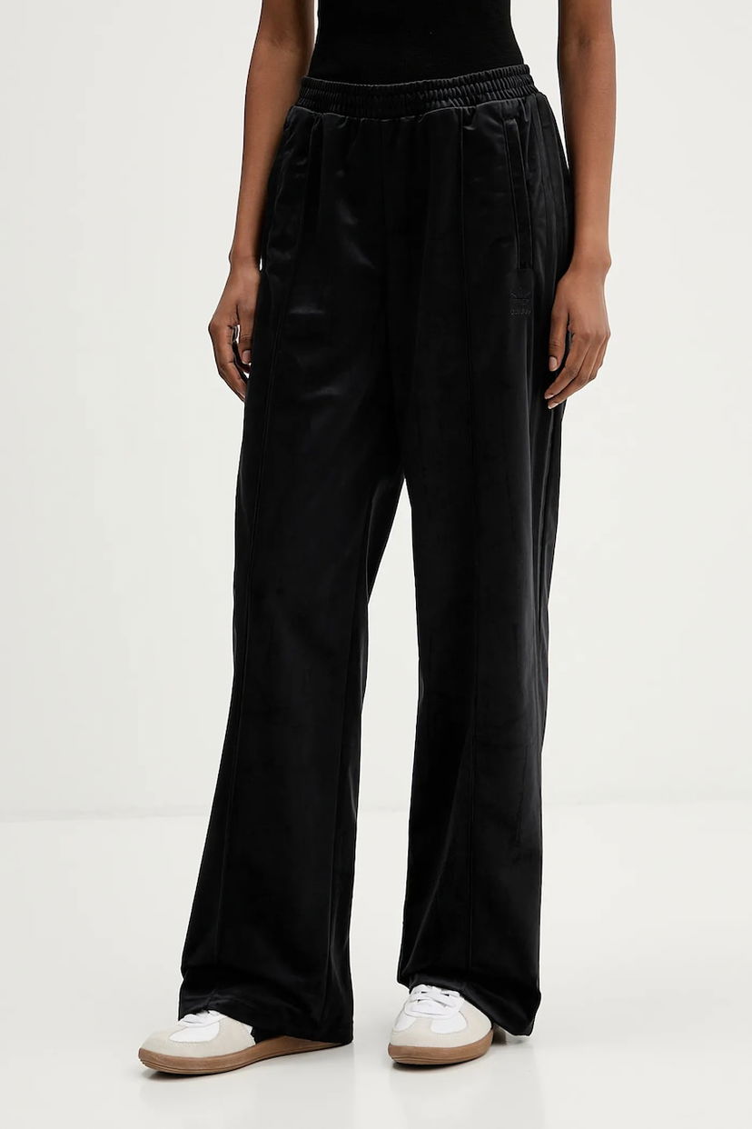Спортни панталони adidas Originals Originals Velvet Tp Wide-Leg Track Pants Черно | JV7508