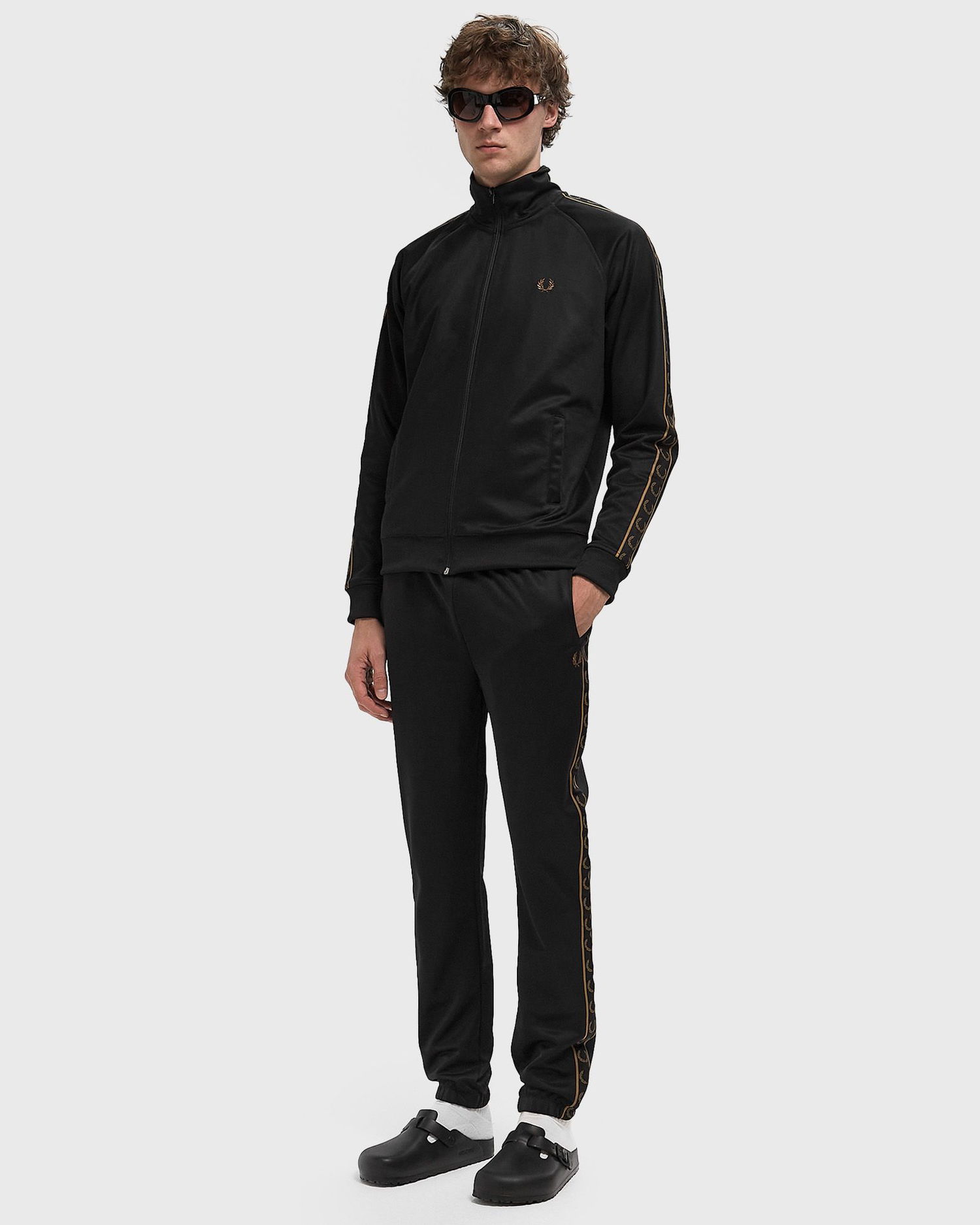 Спортни панталони Fred Perry Contrast Tape Track Pants Черно | T5507-Q27, 1