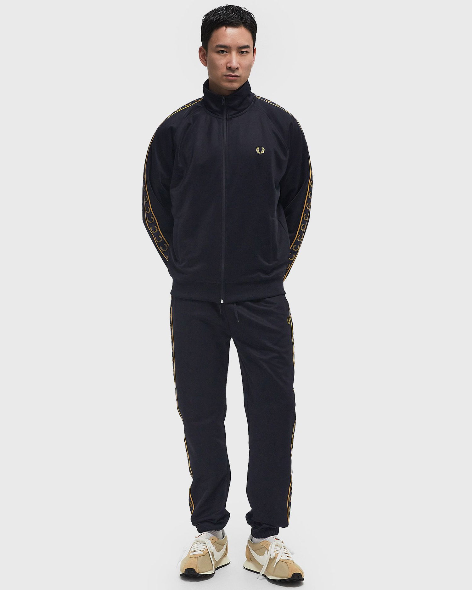 Спортни панталони Fred Perry Fred Perry Contrast Tape Track Pants Тъмно синьо | T5507-W75, 1