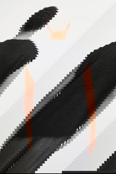 Жилетка Needles Needles V-Neck Wool Blend Fuzzy Knit Vest Черно | RW359, 2