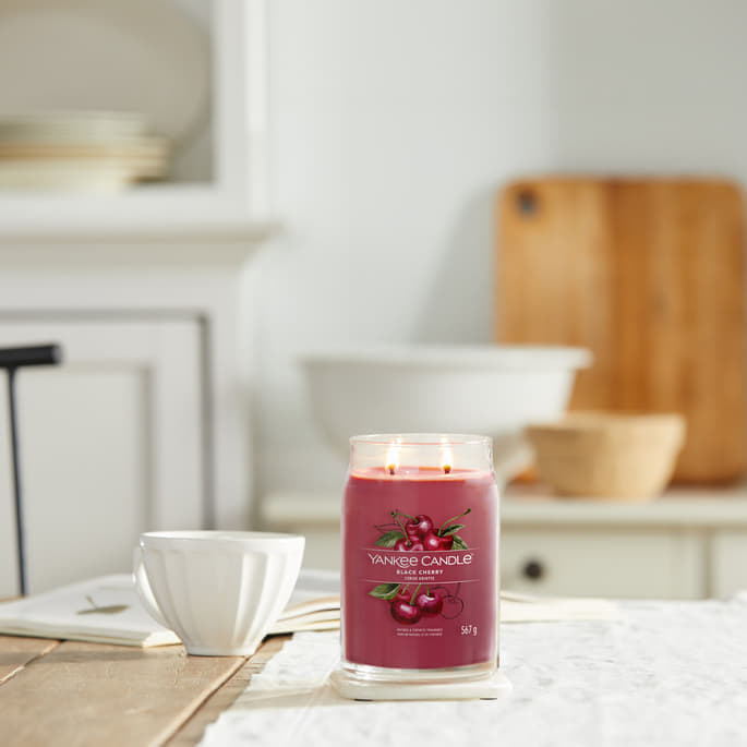 Свещи Yankee Candle Large Jar Candle 2 Wicks Black Cherry Розово | 40374, 1