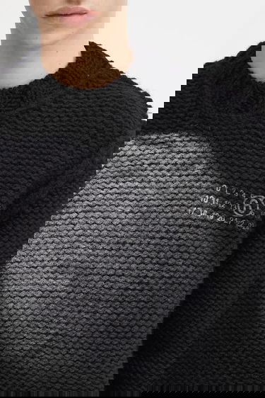 Пуловер Maison Margiela Chunky Knit Sweater with Distressed Spotlight Effect and Signature Numbering Logo Черно | SH2HL0029.M13173.900S, 3