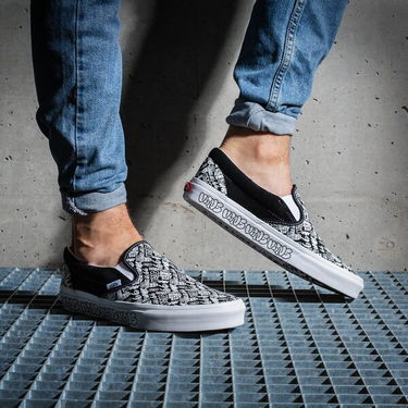 Кецове и обувки Vans Classic Slip-On "Graffiti/Black/White" Черно | VN0A5AO8Y281, 1