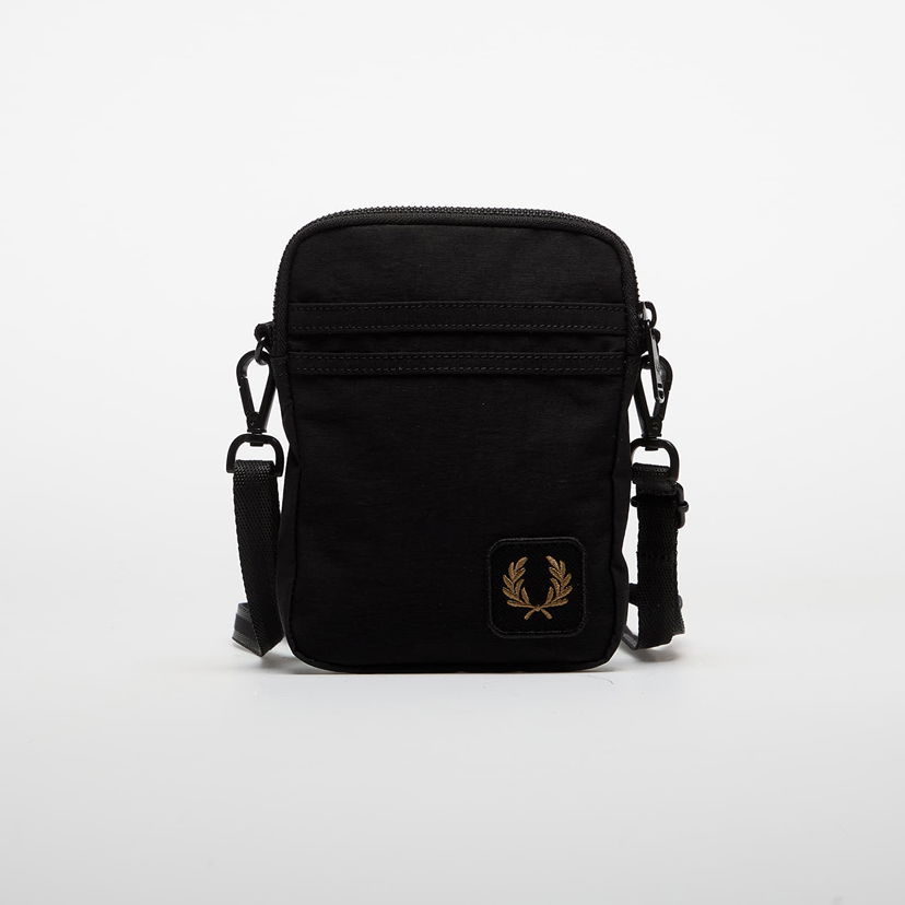 Чанта през рамо Fred Perry Fred Perry Nylon Badge Small Side Bag Черно | L1194 102