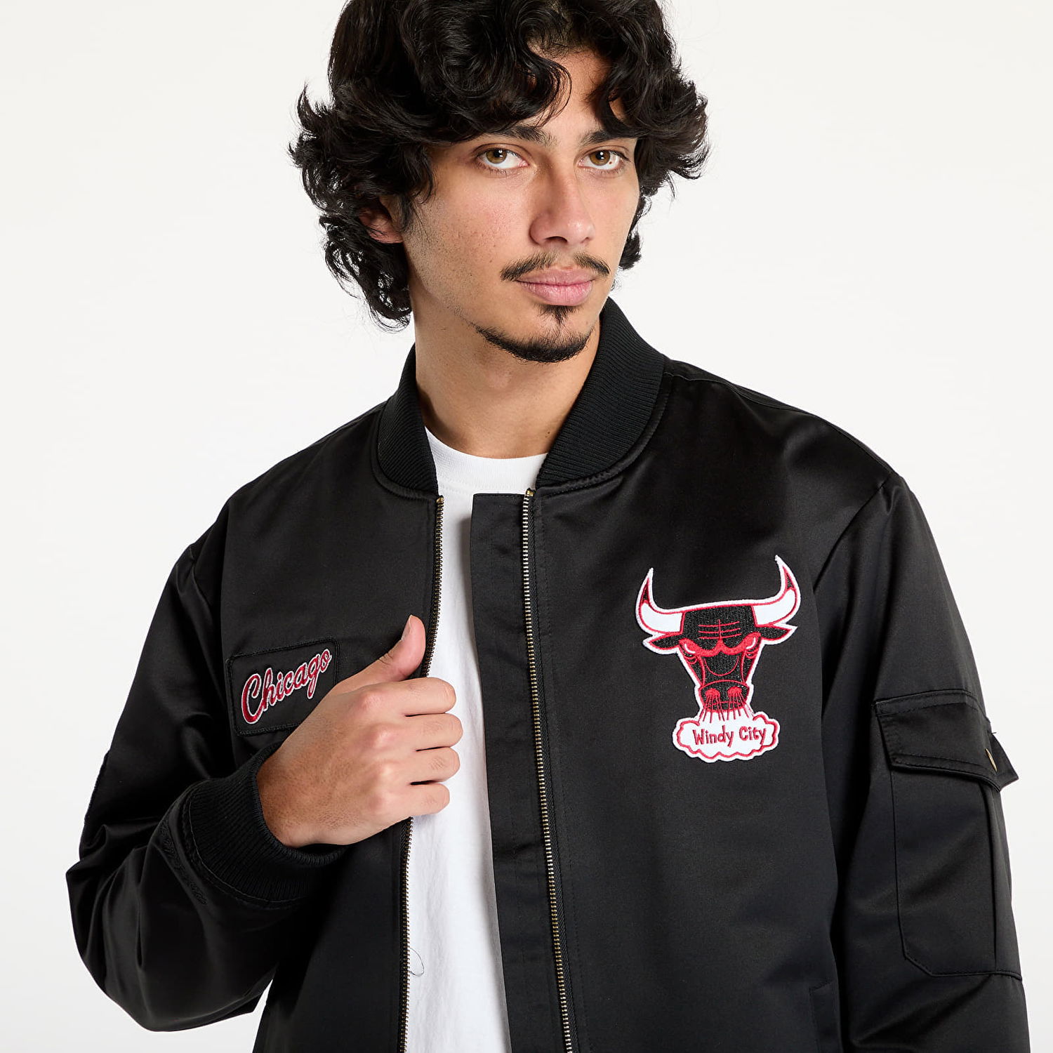 Яке бомбър Mitchell & Ness Team Leader Satin Vintage Bulls Bomber Jacket Черно | JK8095-CBUBLCK, 1