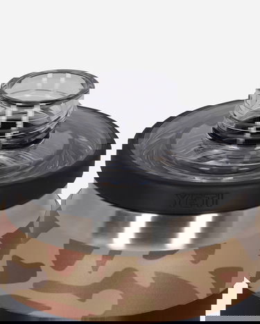 Бутилки за пиене YETI Chug Cap Bottle Wetlands Camo Кафяво | 70000004945 1, 5
