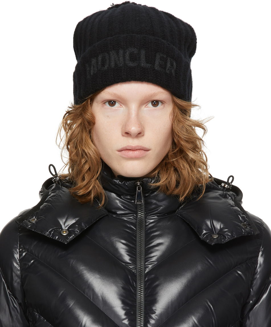 Шапка Moncler Wool Pom Pom Logo Beanie Черно | G20933B00007M1115, 0