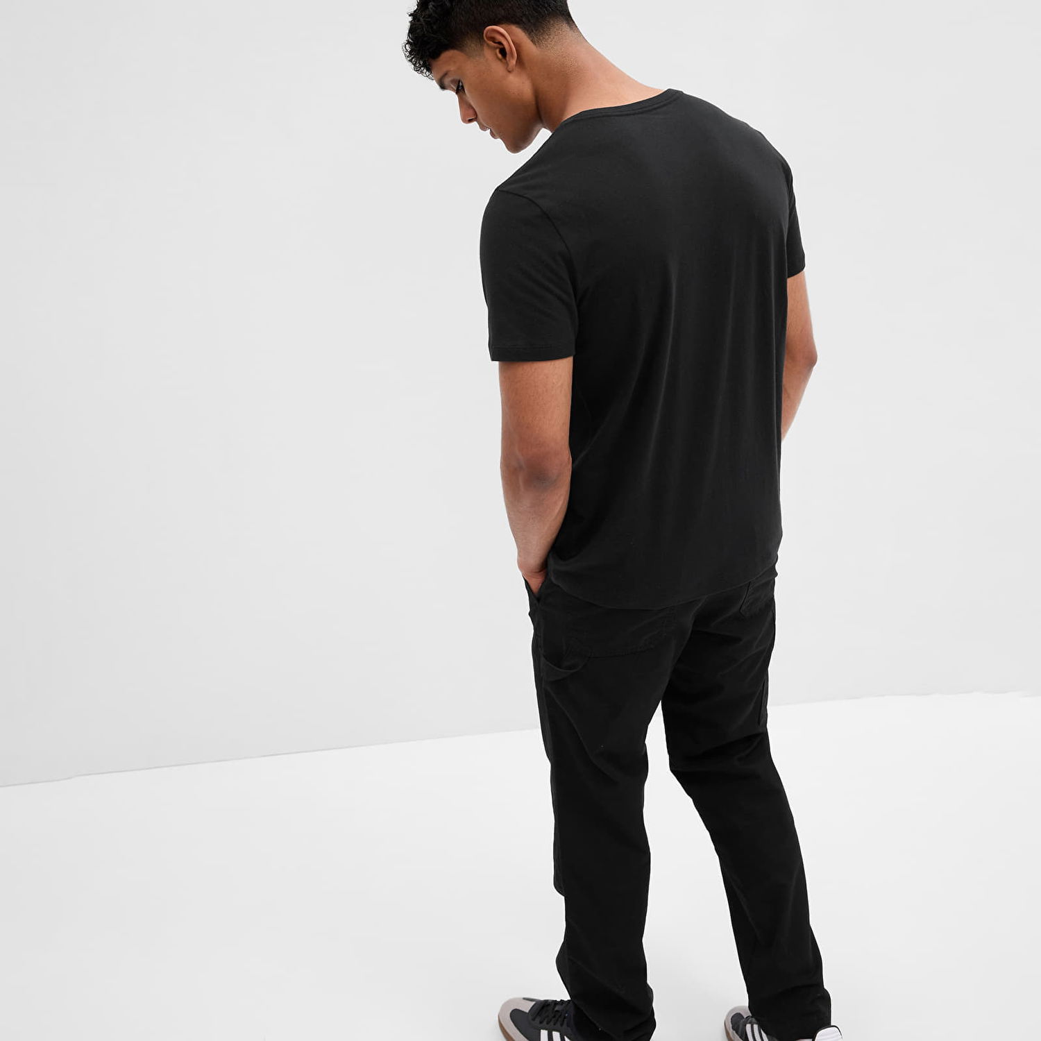 Тениска GAP Micro Logo Vee Neck Tee True Black V2 2 Черно | 753771-02, 1