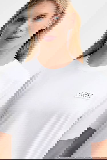 Тениска Maison Margiela MM6 Maison Margiela Short-Sleeve Numerical Logo Patch T-Shirt Бяло | S62GD0210.M20115.100, 3