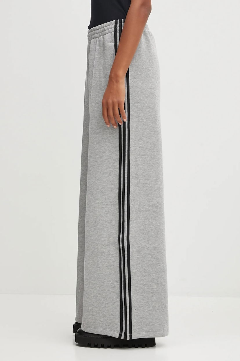 Спортни панталони adidas Originals adidas Originals Spacer 3S Tp Wide-Leg Sweatpants Сиво | JV7497