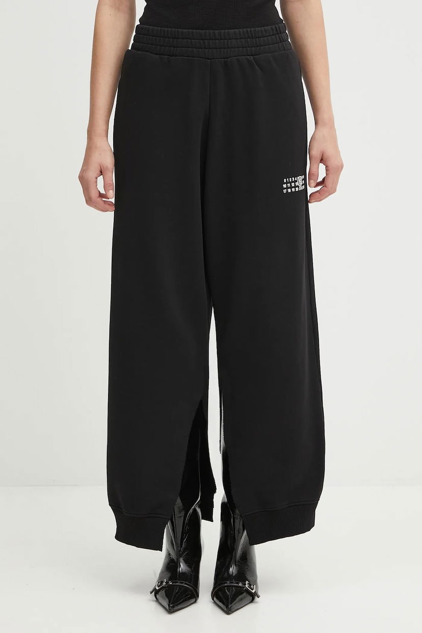Спортни панталони Maison Margiela MM6 Maison Margiela Women's Split Hem Sweatpants Черно | S52KA0546.M25025.900