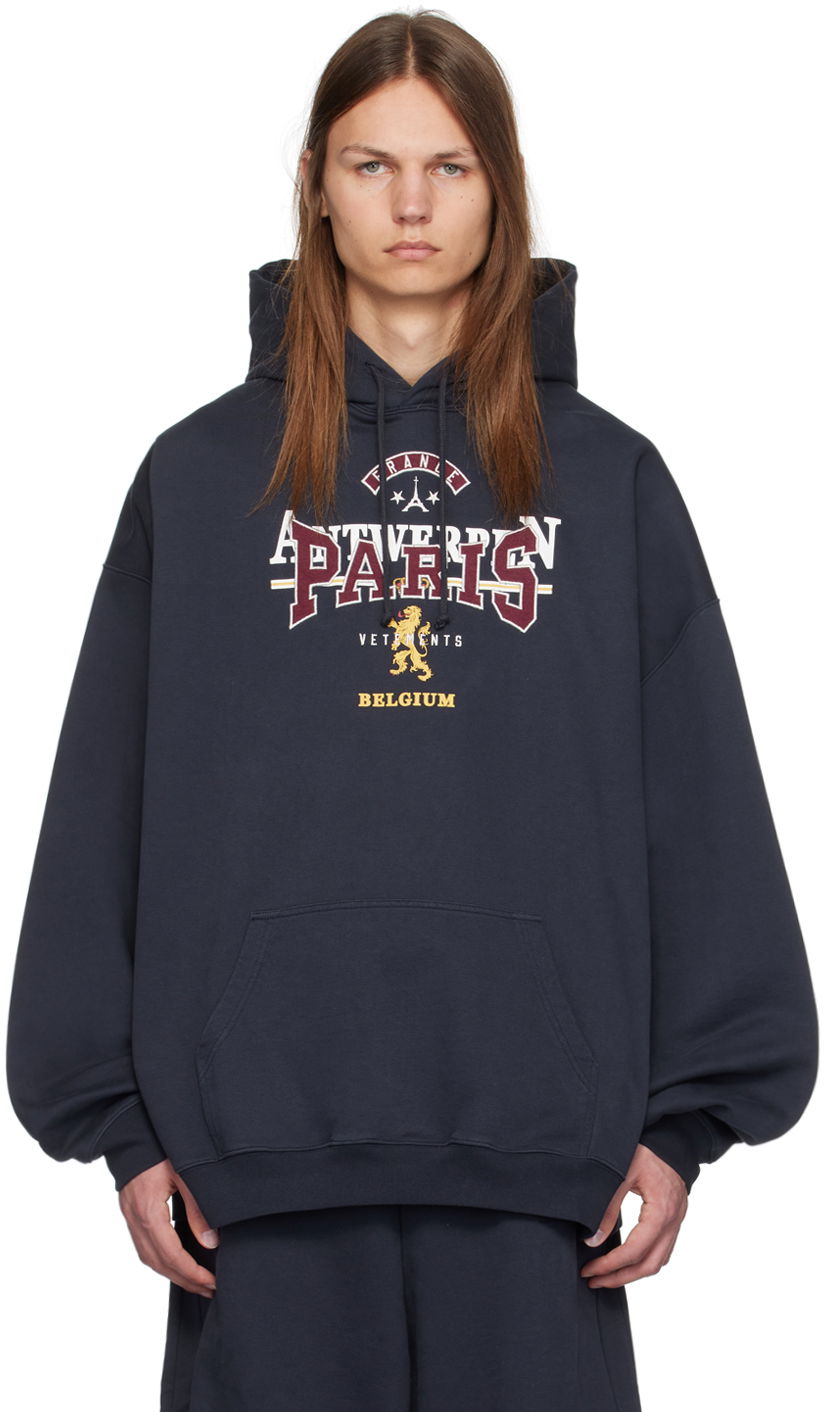 Суитчър VETEMENTS Tourist Hoodie Тъмно синьо | UA65HD600N, 0
