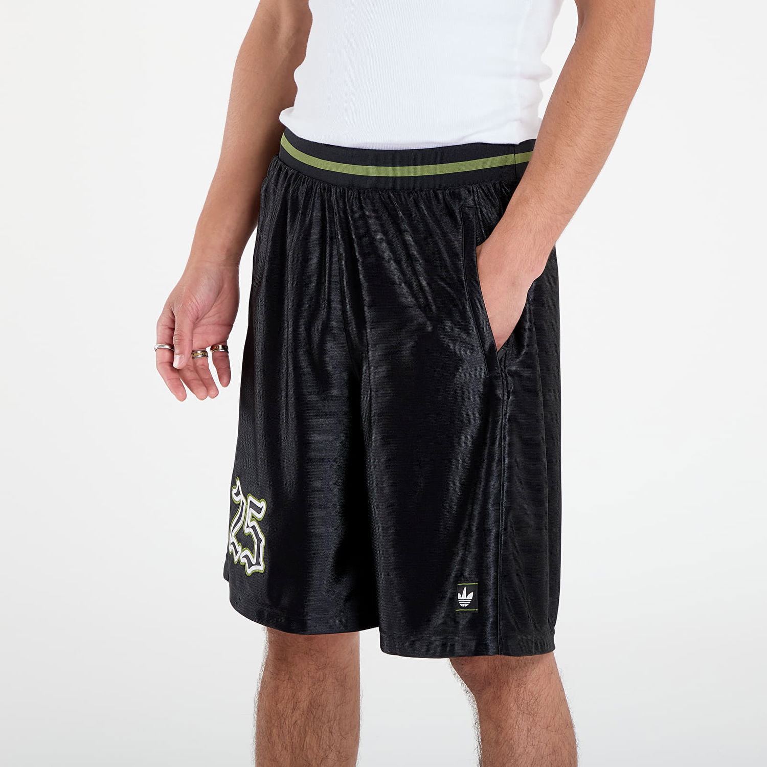 Къси панталони adidas Originals Number Graphic Shorts Черно | JY2769, 1