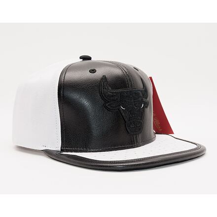 Шапка с козирка Mitchell & Ness Day One Snapback Bulls Cap Черно | 6HSSMM19224-CBUWHBK